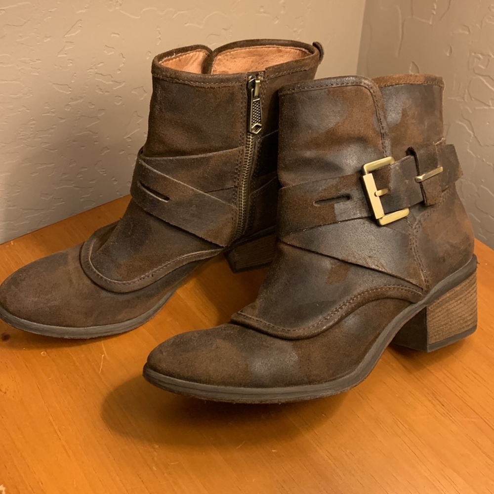 Donald J Pliner Diem Buckle Western Couture Collection Boot size 8.5